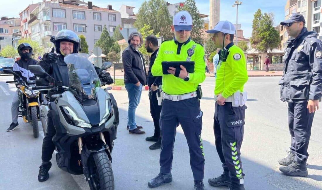 Hayrabolu’da Motosiklet Sürücülerine Denetim Uygulandı Tekirdağ'ın Hayrabolu ilçesinde, Trafik Tescil ve Denetleme Büro Amirliği ekipleri