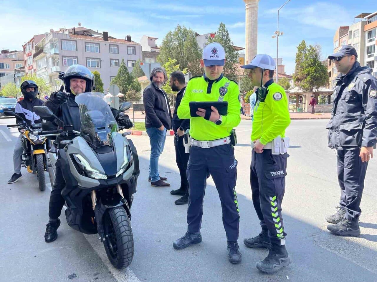 Tekirdağ'ın Hayrabolu ilçesinde, Trafik Tescil ve Denetleme Büro Amirliği ekipleri