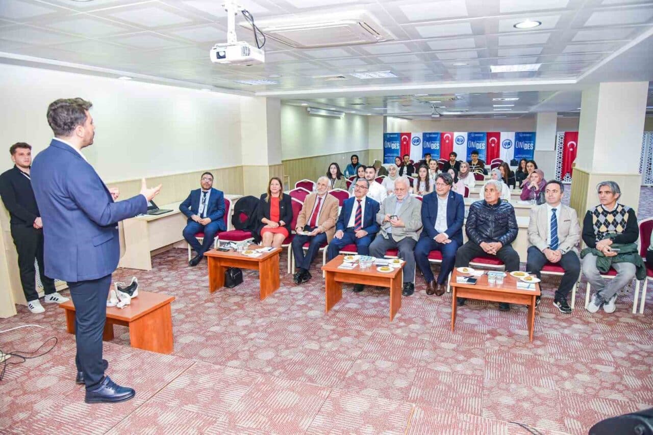 Karamanoğlu Mehmetbey Üniversitesi'nde, hemşirelik öğrencilerine yönelik "Sanal Gerçeklik Temelli Yenidoğan