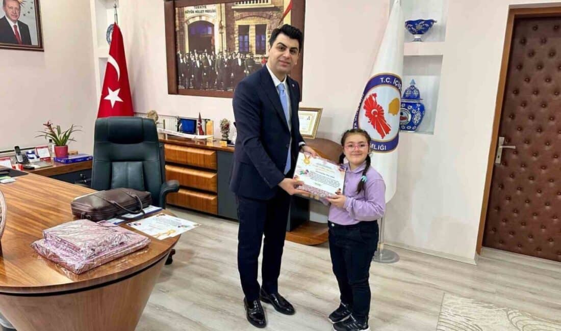 Hisarcık’ta Kütüphane Haftası etkinlikleriyle en çok kitap okuyan öğrenciler ödüllendirildi Kütahya'nın Hisarcık ilçesinde "Kütüphane Haftası" etkinlikleri kapsamında, en çok kitap