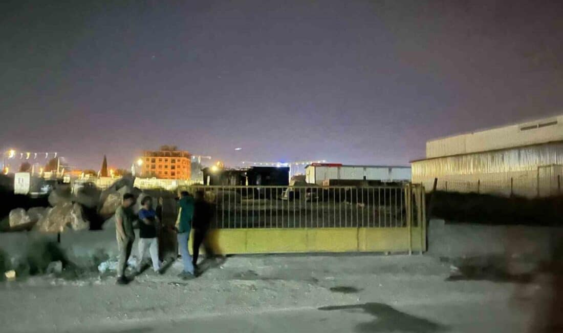 Antakya’da Hurdacı Dükkanında Çıkan Yangın İtfaiye Ekiplerince Kontrol Altına Alındı Hatay’ın Antakya ilçesindeki Haraparası Mahallesi'nde bir hurdacı dükkanında çıkan yangın,