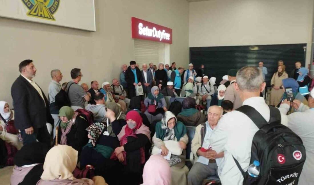 Samsun’da Hacı Adayları, Uğurlama Töreni ile Kutsal Topraklara Yola Çıktı Samsun'da, hac farizasını yerine getirmek üzere yola çıkan 616 hacı