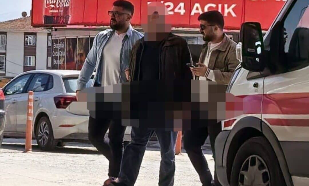 Bursa’da Narkotik Ekipleri Uyuşturucu Tacirini Ele Geçirdi Bursa'nın İnegöl ilçesinde, Narkotik Şube Müdürlüğü ekipleri, uyuşturucu ticareti yapan