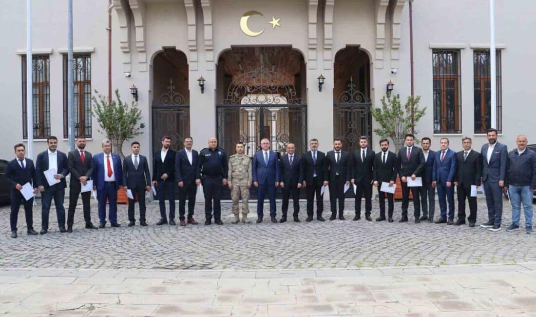 İskenderun’da Polis Ekiplerine Başarı Belgeleri Takdim Edildi İskenderun'da Kaymakam Muhammet Önder, başarılı emniyet personeline belgelerini takdim etti.
