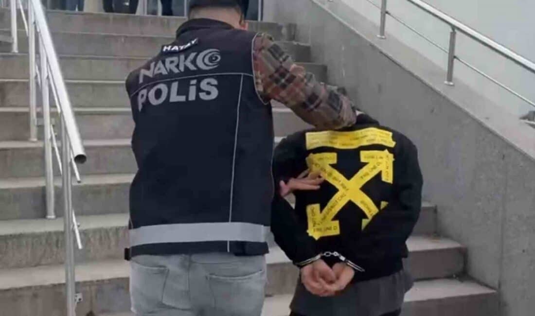 İskenderun’da Uyuşturucu Suçundan Aranan Kişi Tutuklandı Hatay'ın İskenderun ilçesinde, uyuşturucu suçlarından aranan B.K. isimli şahıs yakalanarak