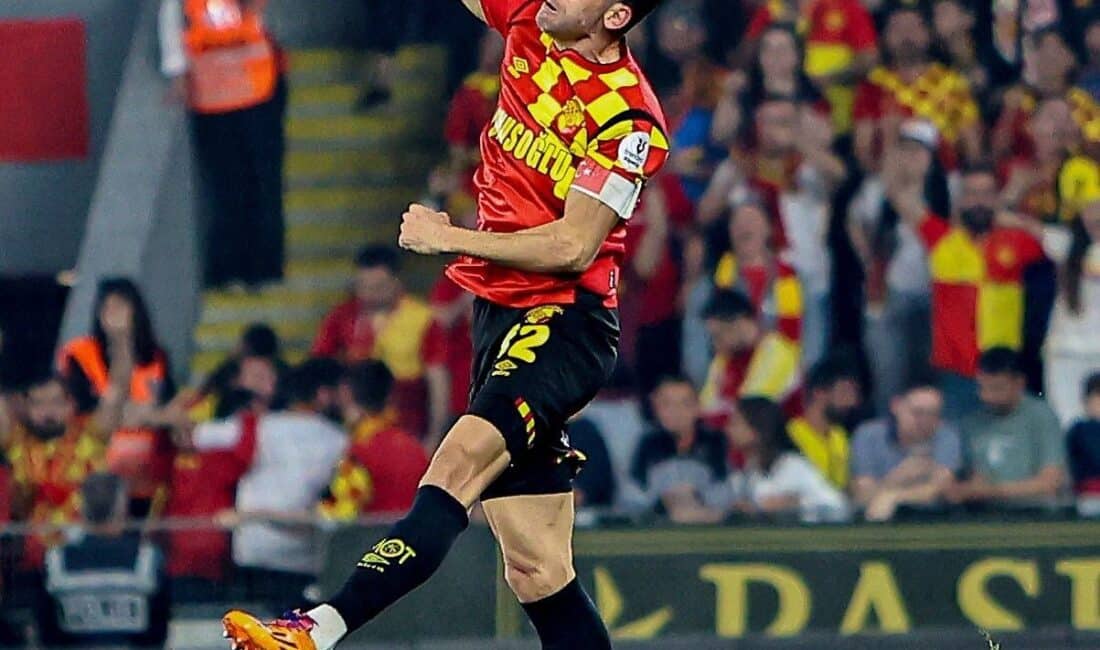 Göztepe'nin sol bek oyuncusu İsmail Köybaşı, Beşiktaş ile 1-1 berabere