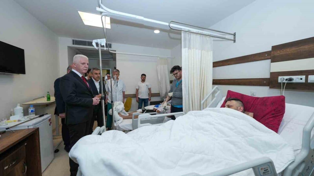 İstanbul Valisi Davut Gül, Silivri'deki 6.2 büyüklüğündeki depremin ardından Taksim