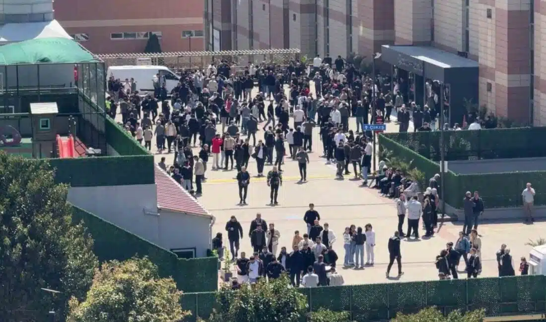 Silivri açıklarında 6.2 büyüklüğünde bir deprem, 12.49'da meydana geldi. Panik