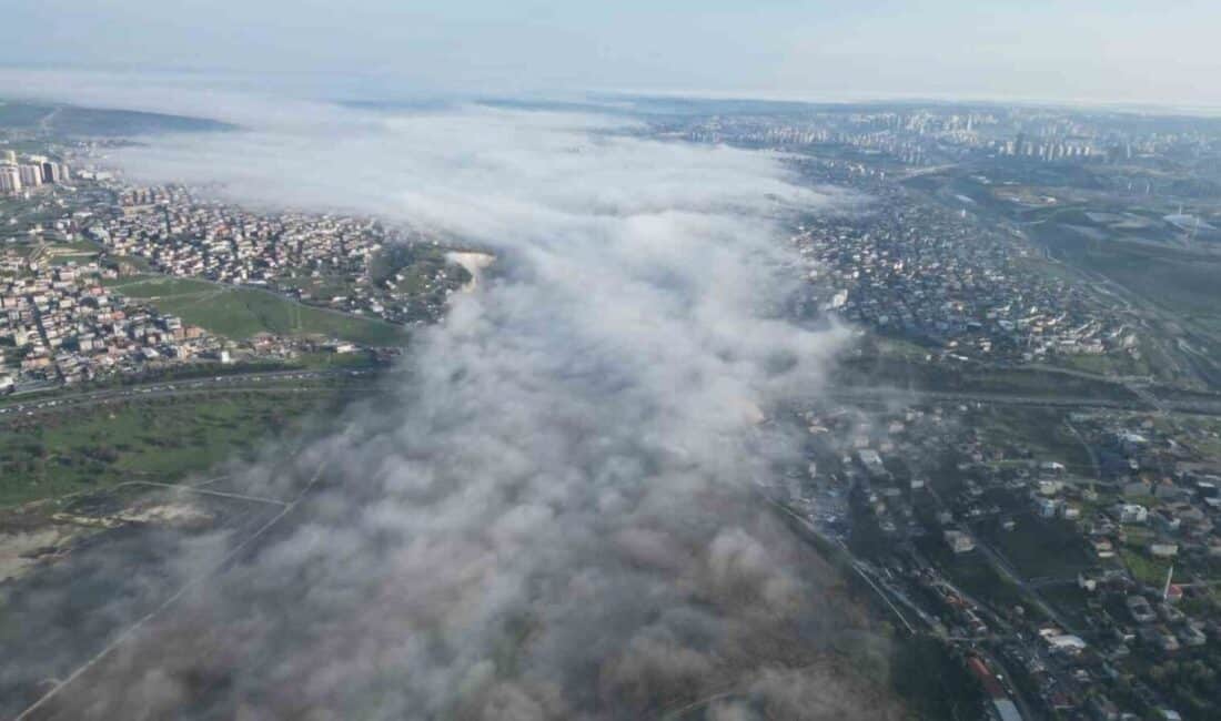 İstanbul’da sabah saatlerinde etkili olan sis, göz alıcı manzaralar sundu. İstanbul'da sabah saatlerinde etkili olan sis, Küçükçekmece gölünde masalsı görüntüler