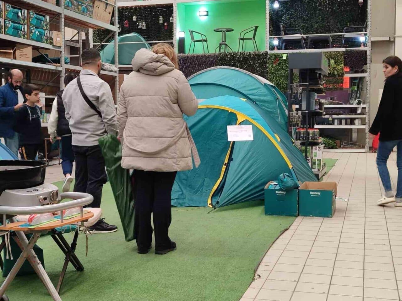 İstanbul'un Silivri açıklarındaki 6.2 büyüklüğündeki deprem sonrası, panik yaşayan vatandaşlar