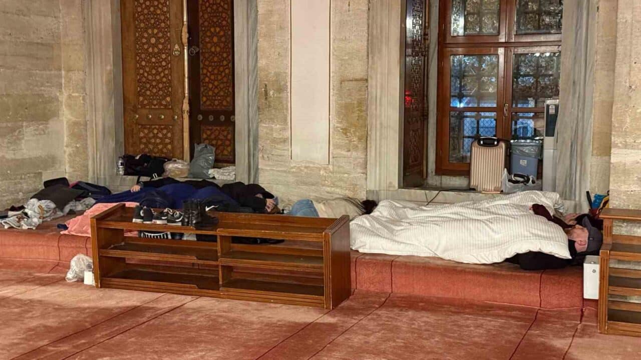 Silivri açıklarındaki 6.2 büyüklüğündeki deprem sonrası birçok İstanbullu, evlerine dönmeyip