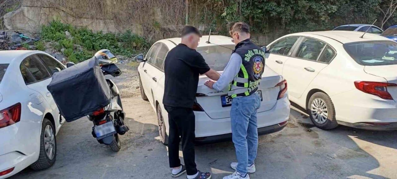 İstanbul Kağıthane'de yapılan denetimlerde A.Ö. (24) isimli sürücünün motosikletiyle tehlikeli