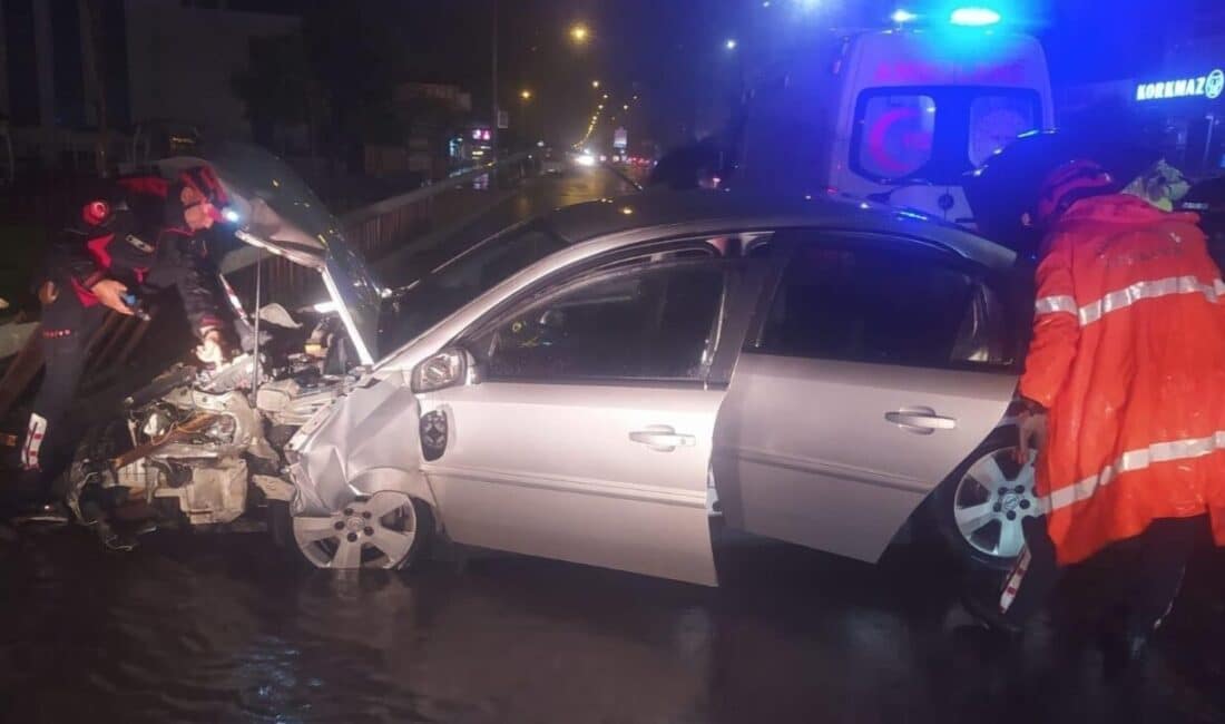 Kahramanmaraş’ta Trafik Kazasında İki Kişi Yaralandı Kahramanmaraş'ta A.B'nin kullandığı Opel otomobilin kayması sonucu meydana gelen trafik