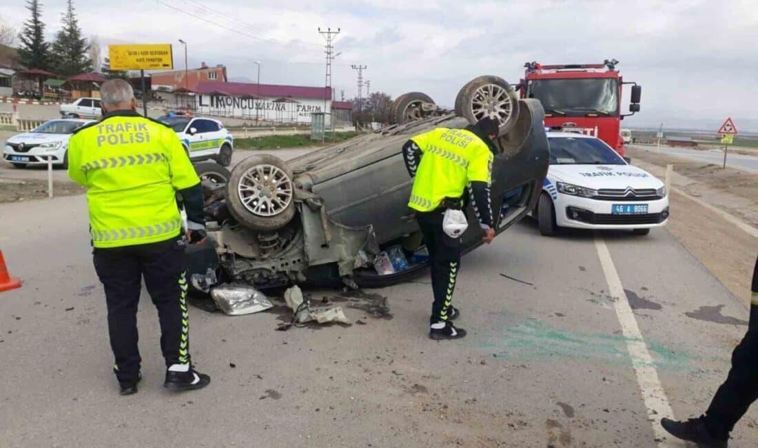 Kahramanmaraş’ta trafik kazasında iki kişi yaralandı, sağlık durumu iyi! Kahramanmaraş'ın Afşin ilçesinde gerçekleşen trafik kazasında, ismi belirlenemeyen bir otomobilin
