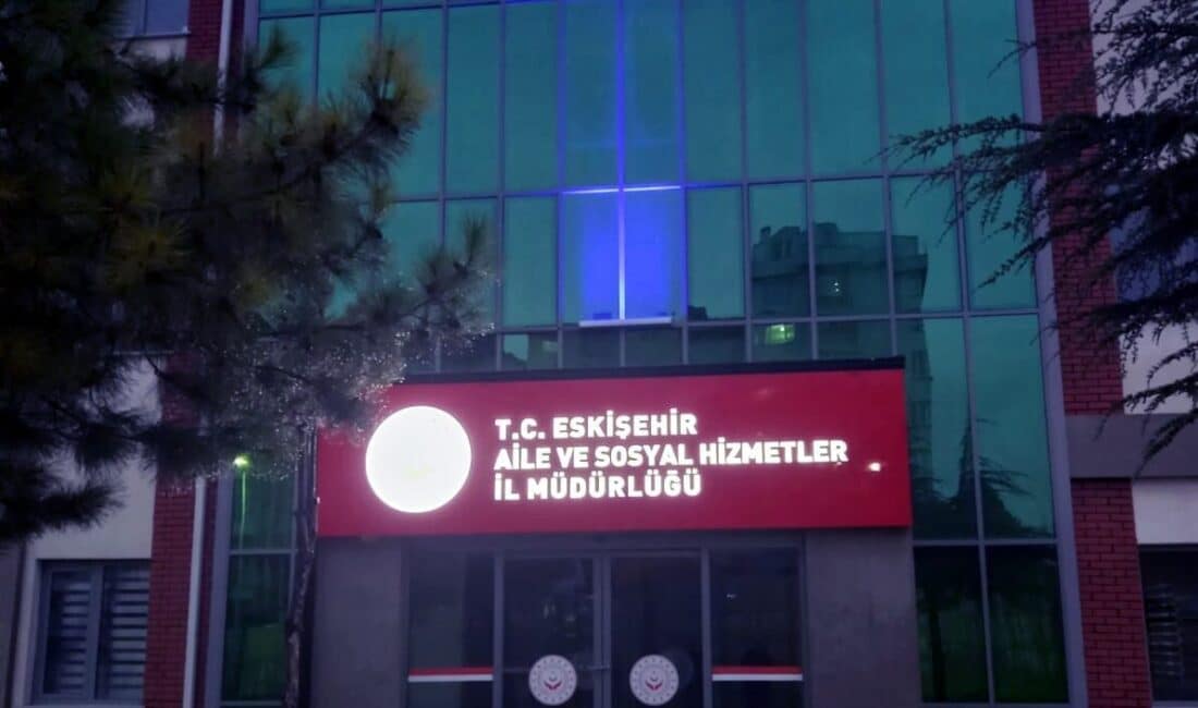 Eskişehir’de Otizm Farkındalık Günü İçin Binalar Mavi Işıkla Aydınlatıldı Eskişehir'de 2 Nisan Otizm Farkındalık Günü kapsamında Aile ve Sosyal