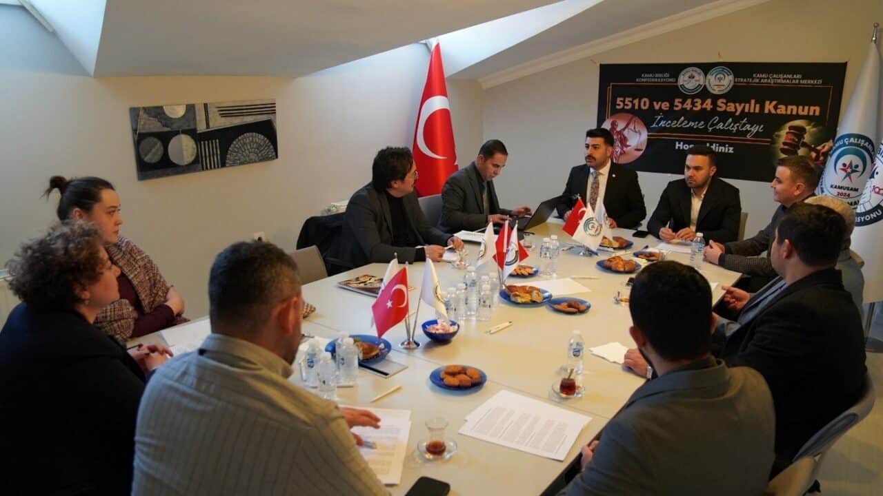 KAMUSAM, kamu çalışanlarının sorunlarını ele almak amacıyla çeşitli çalıştaylar düzenledi.