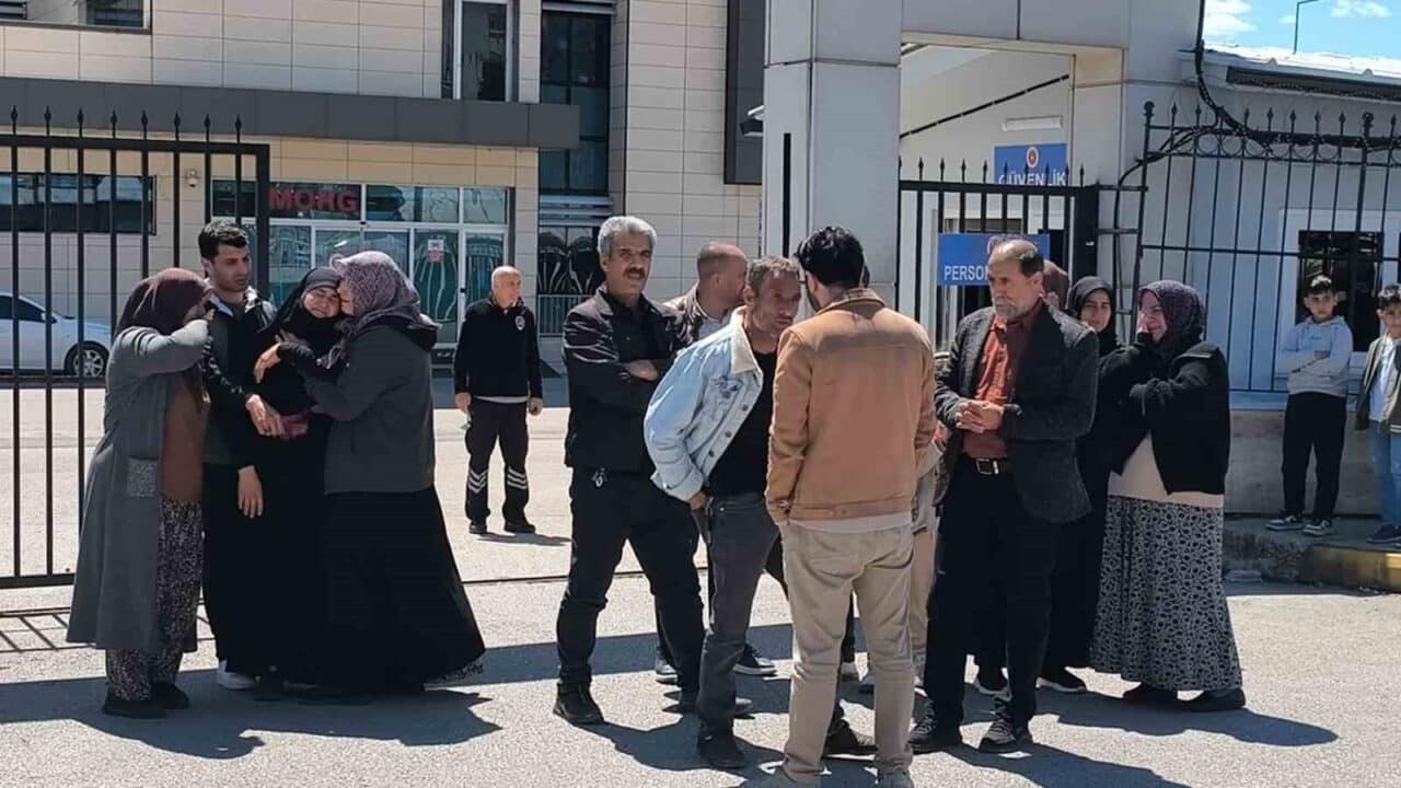Antalya Aksu'da, belediye meclis üyesi S.E.'nin kullandığı kamyon ile çarpışan