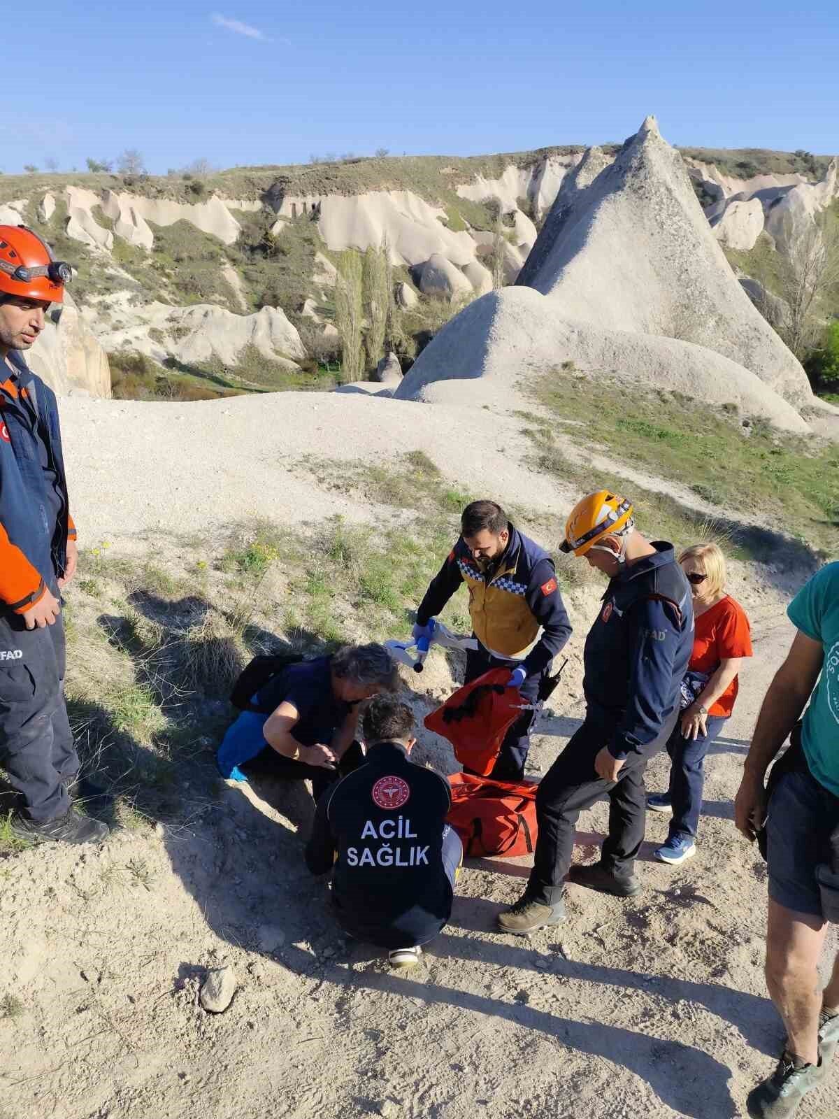 Kapadokya’nın Uçhisar beldesinde Güvercinlik Vadisi'ni gezen İspanyol turist Rosario Munzo