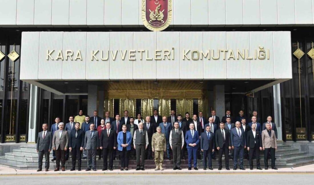 Kara Kuvvetleri Komutanı Bayraktaroğlu, Gaziler ve Şehit Aileleri ile Bayram Coşkusu Yaşadı Kara Kuvvetleri Komutanı Orgeneral Selçuk Bayraktaroğlu, bayramda Doğu ve Güneydoğu'dan