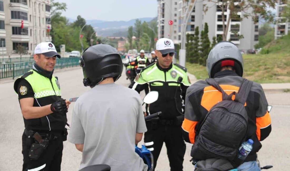 Karabük’te Motosiklet Denetiminde 72 Sürücüye 352 Bin TL Ceza Kesildi Karabük'te 24 Nisan'da yapılan denetimlerde, 217 motosiklet ve motorlu bisikletten