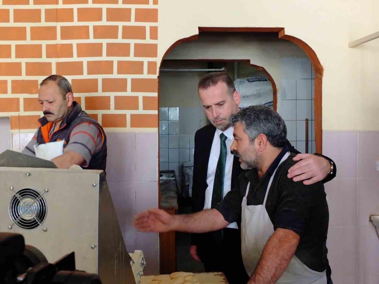 Zirai donun vurduğu Gündüzbey Mahallesi'nde inceleme yapan MAGİNDER Başkanı Salih