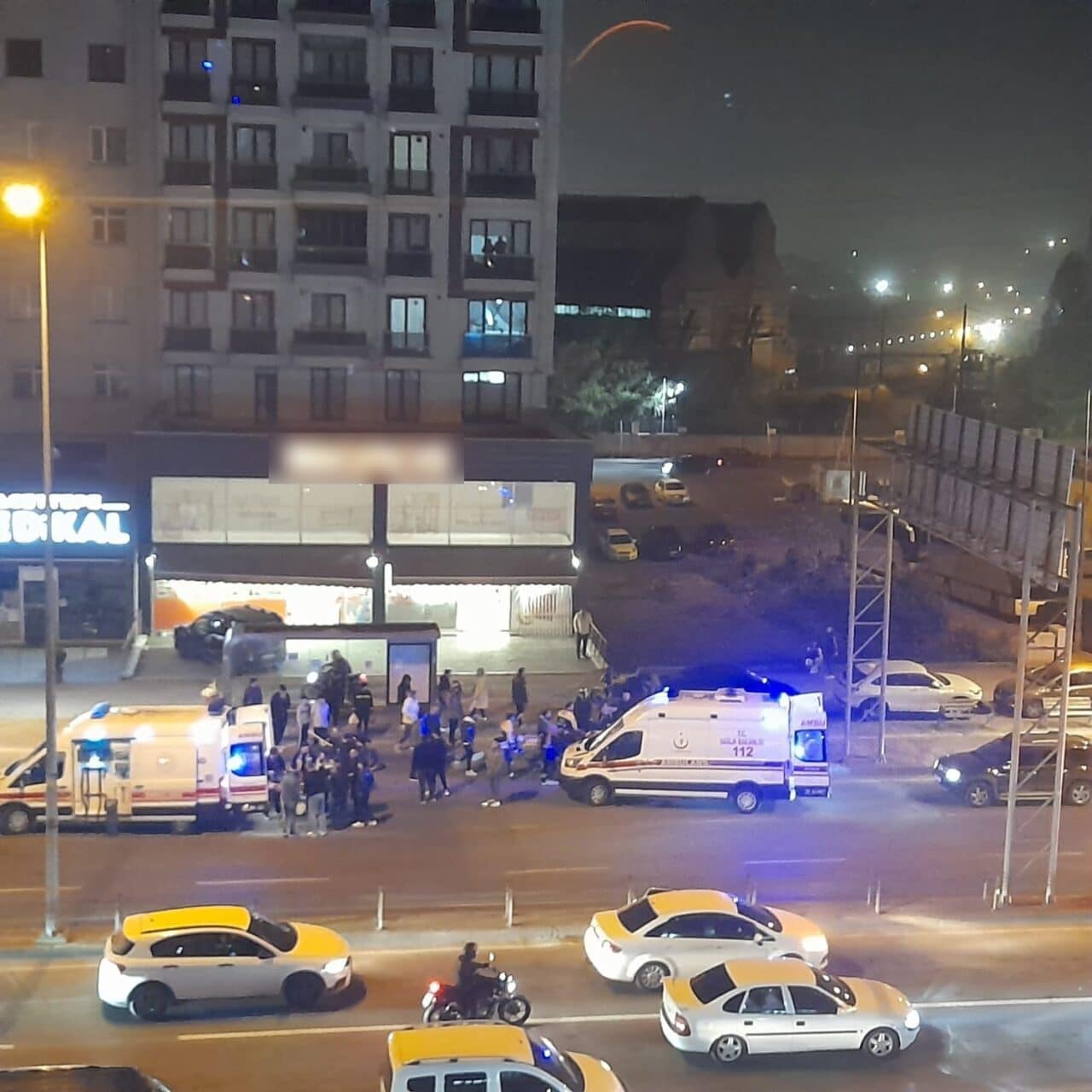 Zonguldak'ın Ereğli ilçesinde, kırmızı ışıkta durmak yerine gaza basan motosiklet