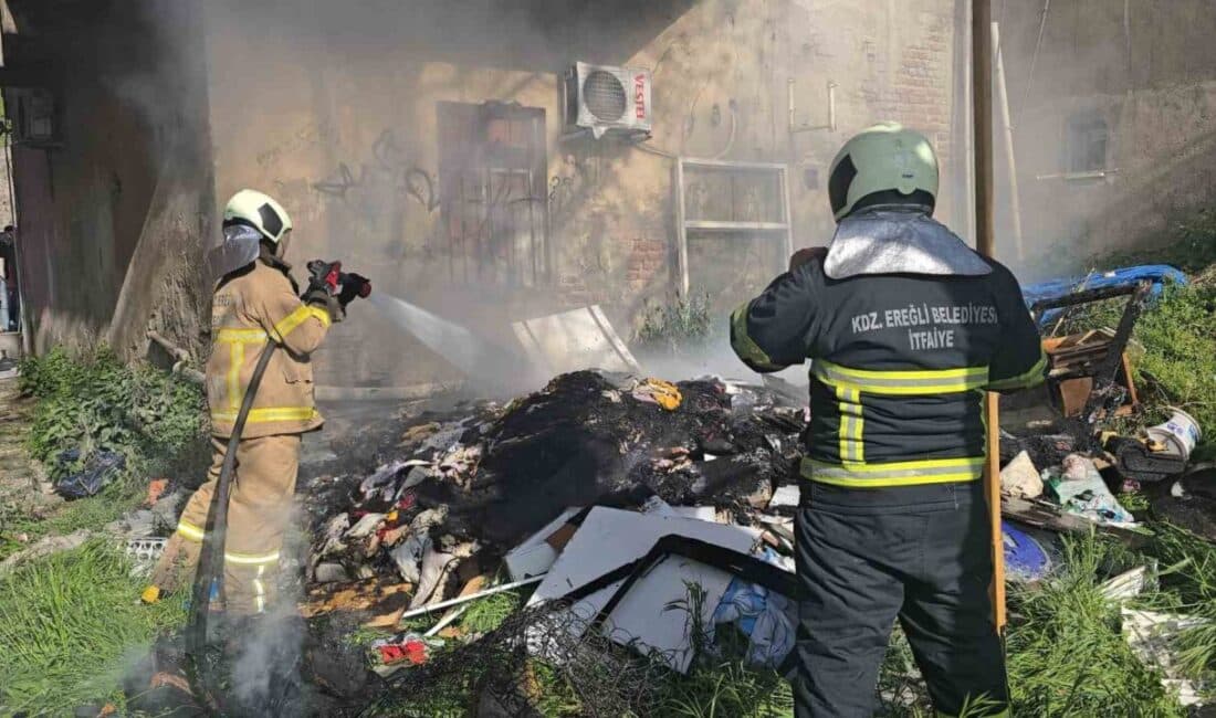 Ereğli’deki Metruk Binanın Arkasında Yangın Çıktı, İtfaiye Hızla Müdahale Etti Zonguldak'ın Ereğli ilçesinde, Meydanbaşı Caddesi'ndeki metruk binanın arkasında çıkan yangın,