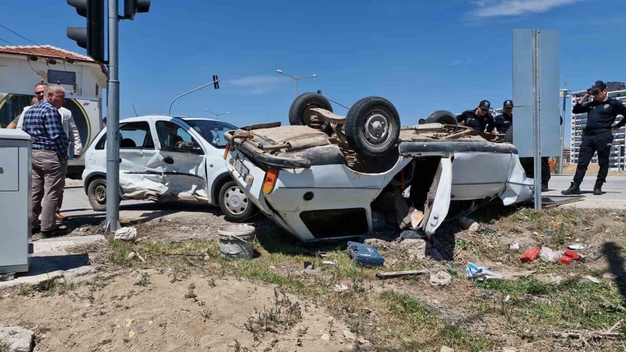 Karaman'da bir trafik kazasında iki otomobil çarpıştı. Remzi A. yönetimindeki