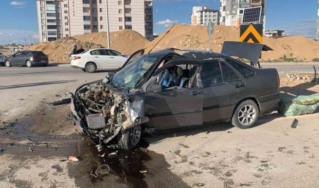 Karaman’da Kavşakta İki Araç Çarpıştı, Bir Kişi Yaralandı Karaman'da iki otomobilin kavşakta çarpışması sonucu M.P. isimli sürücü yaralandı.