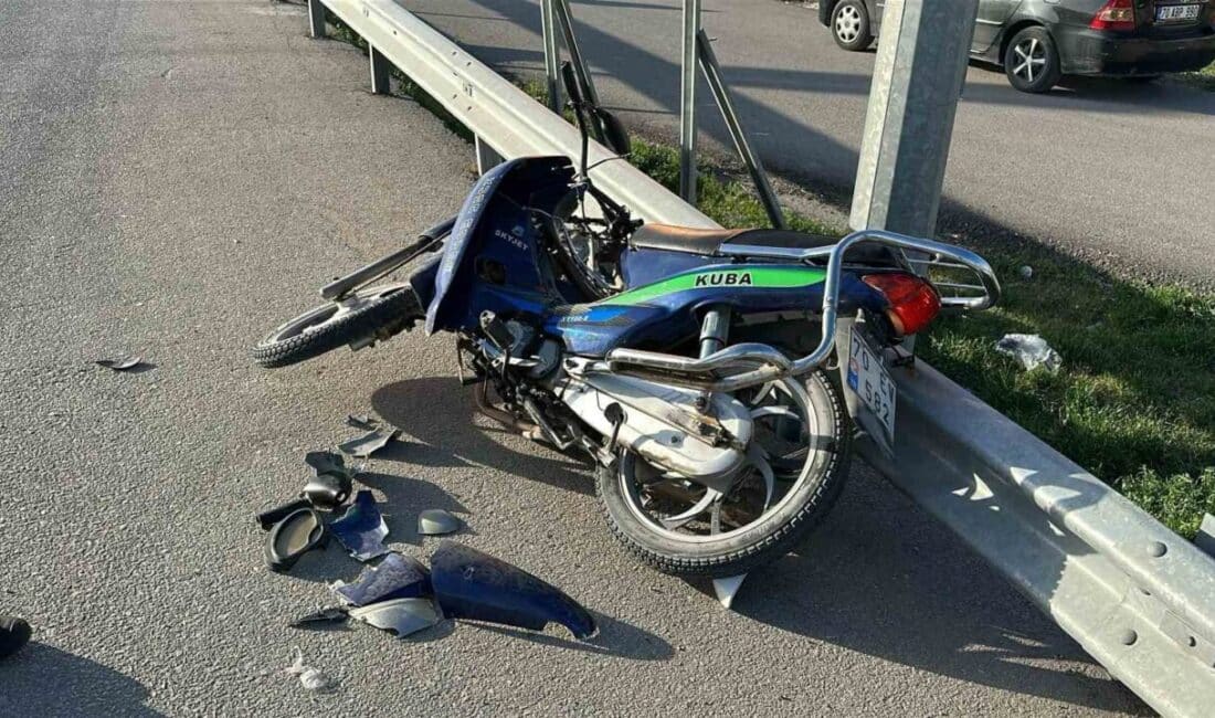 Karaman’da motosiklet ile otomobil çarpıştı, iki kişi yaralandı. Karaman-Mersin Çevreyolu'ndaki jandarma kavşağında bir otomobil, motosikletle çarpıştı. E.C.K. yönetimindeki