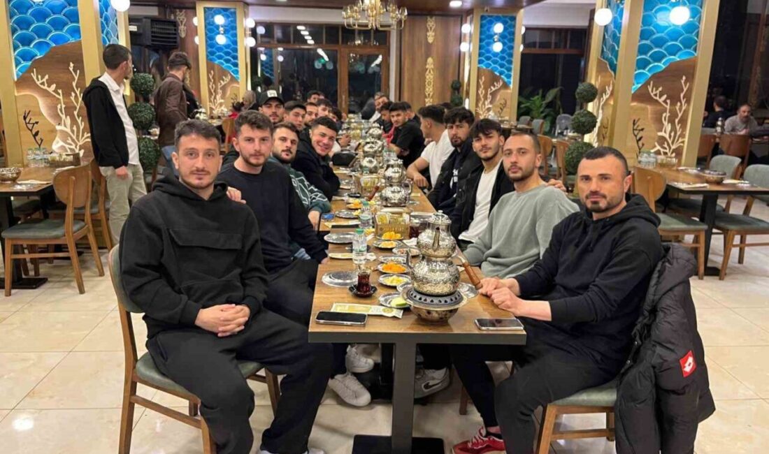 Uğur Boztaş, Kars 36 Spor Futbolcularını İş Yerinde Ağırladı Uğur Boztaş, Kars 36 Spor futbolcu ve teknik ekibini Antephan'da