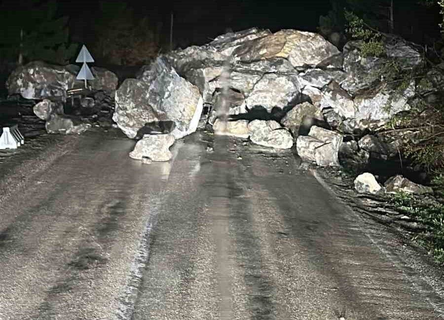 Şenpazar’da Karayolunda Meydana Gelen Heyelan Sonrası Trafik Kontrol Altına Alındı Kastamonu'nun Şenpazar ilçesinde Kastamonu-Cide karayolunda gece saatlerinde meydana gelen heyelan