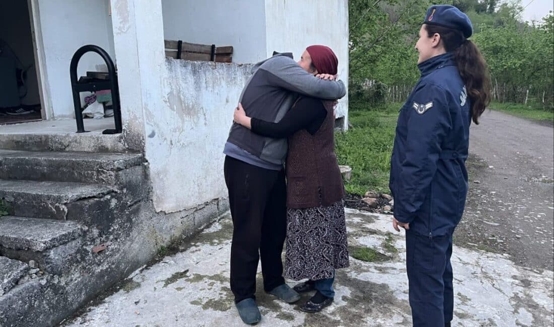 Giresun’da Kaybolan Zihinsel Engelli Genç, Güvenlik Güçleri ve Vatandaşların Sayesinde Ailesine Kavuştu Giresun'un Barça köyünde kaybolan 17 yaşındaki H.B., vatandaşların ihbarıyla güvenlik