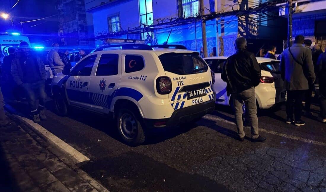 Kayseri’de Kayıp Olarak Aranan Şahsın Cesedi Evinin Bahçesinde Bulundu Kayseri'nin Melikgazi ilçesinde kaybolduğu belirtilen Mehmet K., evinin bahçesinde asılı