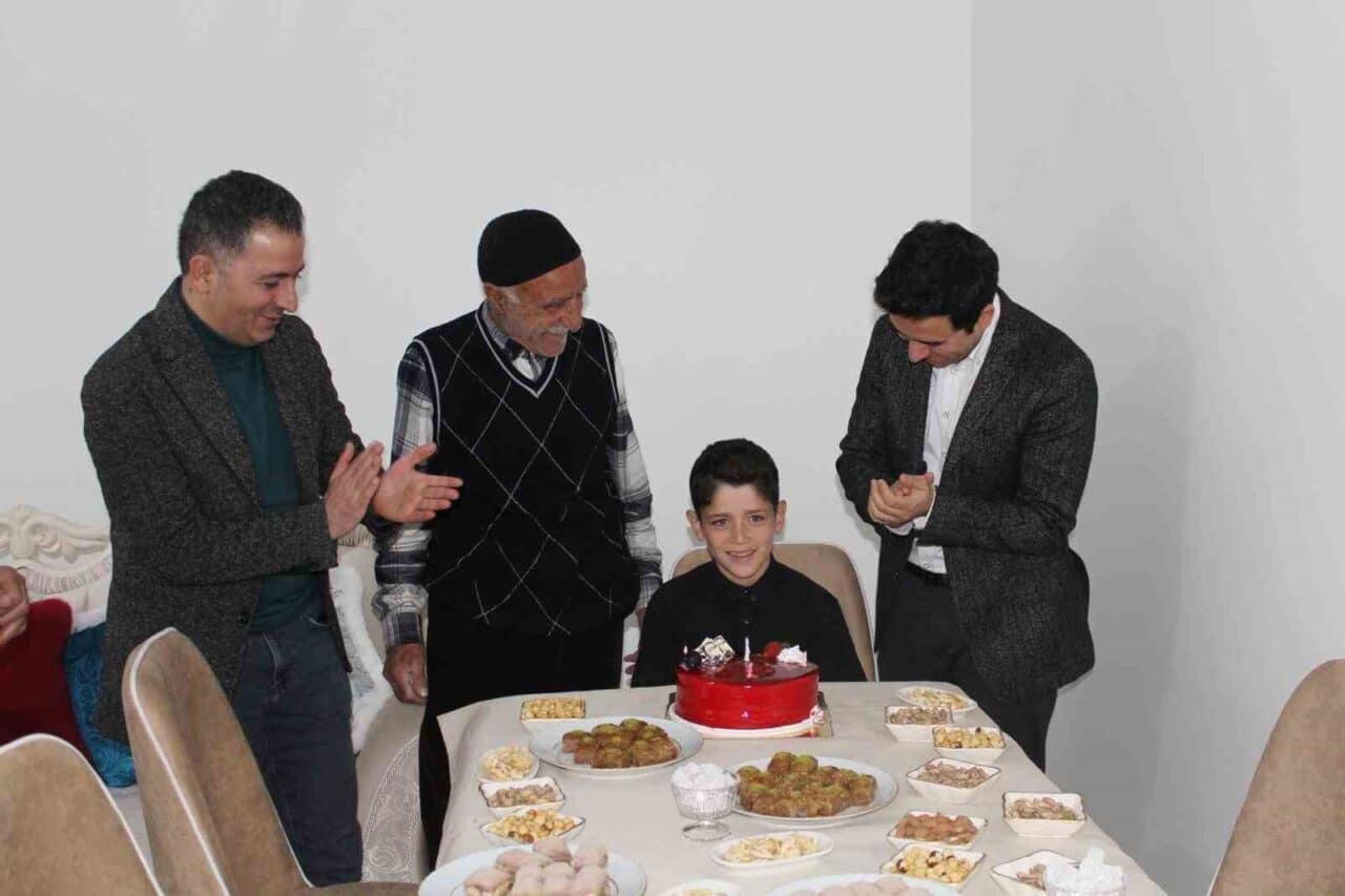 Bingöl’ün Genç İlçe Kaymakamı Muhammet Güzel, şehit güvenlik korucusu Mehmet