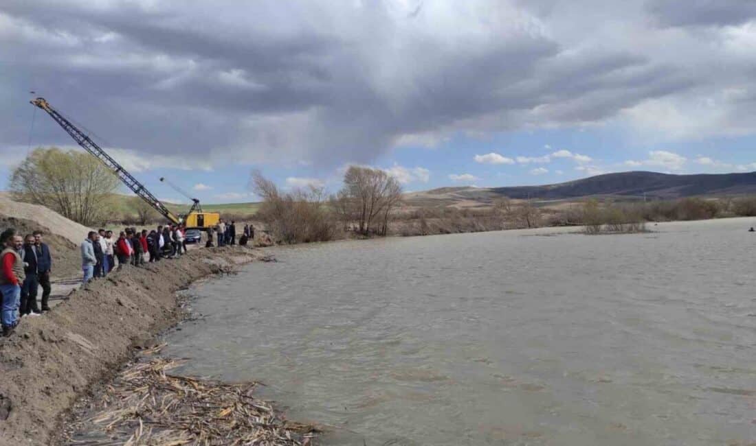 Kayseri’de Kızılırmak Nehri’ne düşen kaybolan kişi için geniş çaplı arama operasyonu başlatıldı. Kayseri'nin Sarıoğlan ilçesinde Kızılırmak Nehri'ne düşen kimliği belirsiz bir kişi