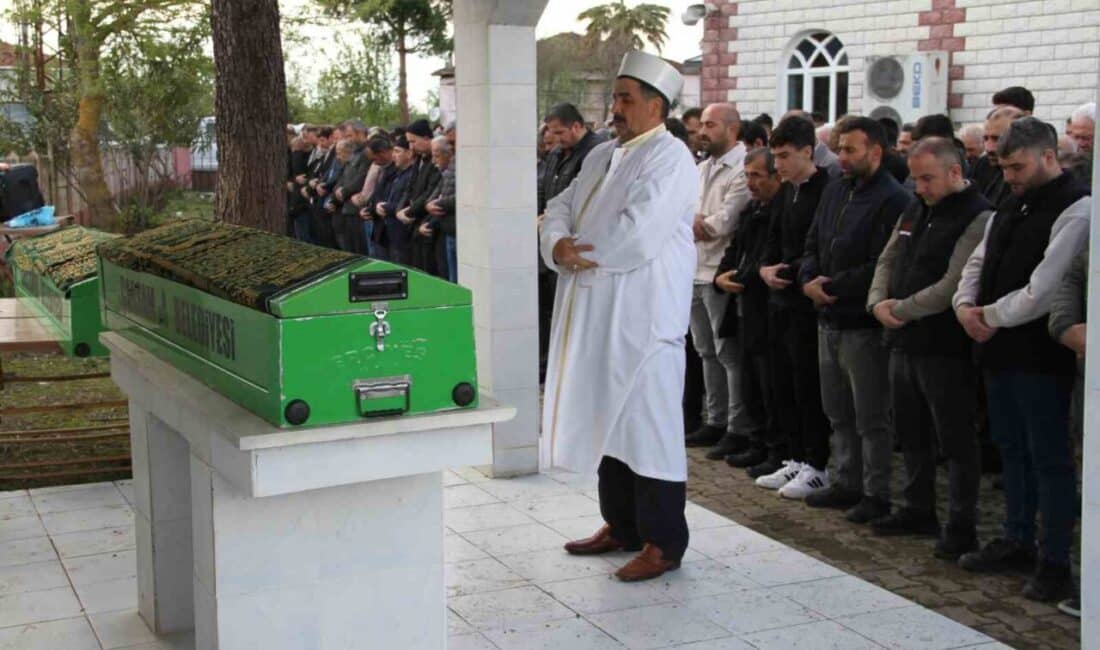 Samsun’daki Trafik Kazasında Hayatını Kaybeden Baba ve Oğlu Son Yolculuklarına Uğurlandı Samsun'un Çarşamba ilçesinde yaşanan trafik kazasında hayatını kaybeden Aydın Aydın