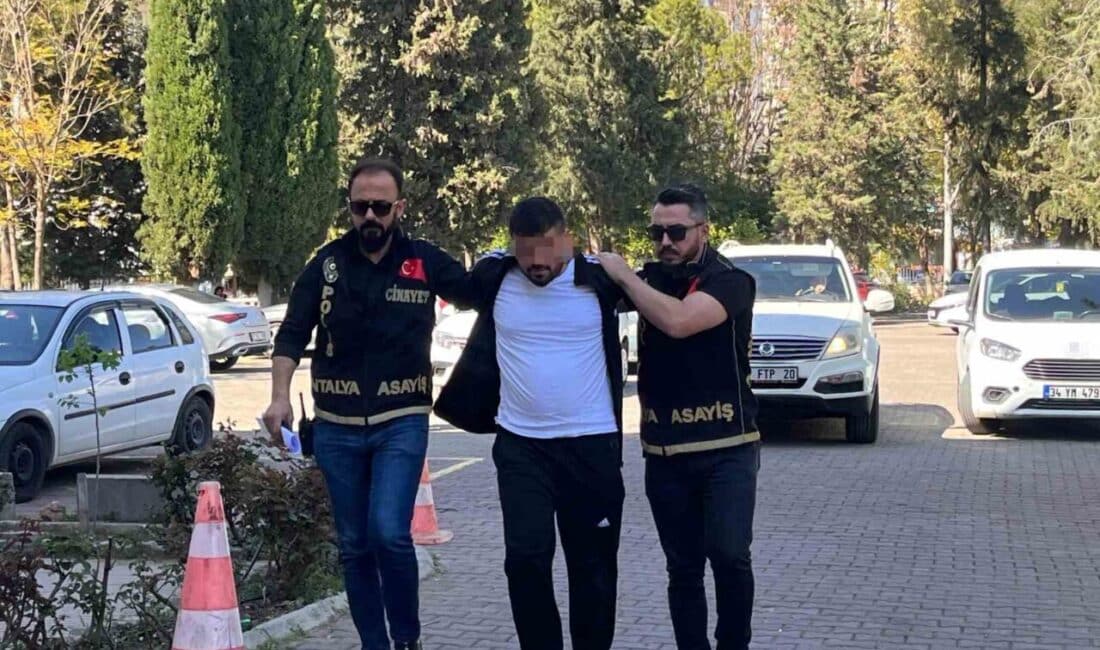 Antalya’da Arkadaşını Taciz İddiasıyla Vurarak Öldüren Genç Adliyeye Sevk Edildi Antalya'da F.T. (29), evinde kalan arkadaşı H.K. (26) tarafından taciz