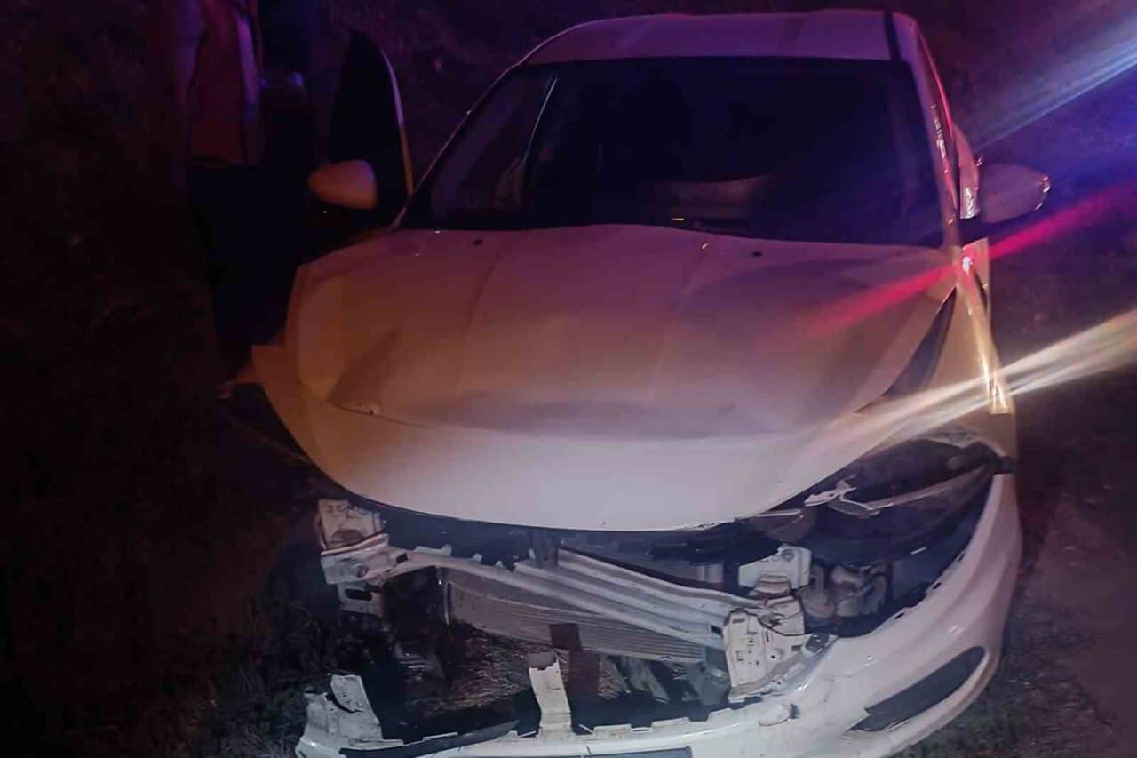 Kırıkkale'nin Yahşihan ilçesinde iki otomobilin çarpışması sonucu 4 kişi yaralandı.