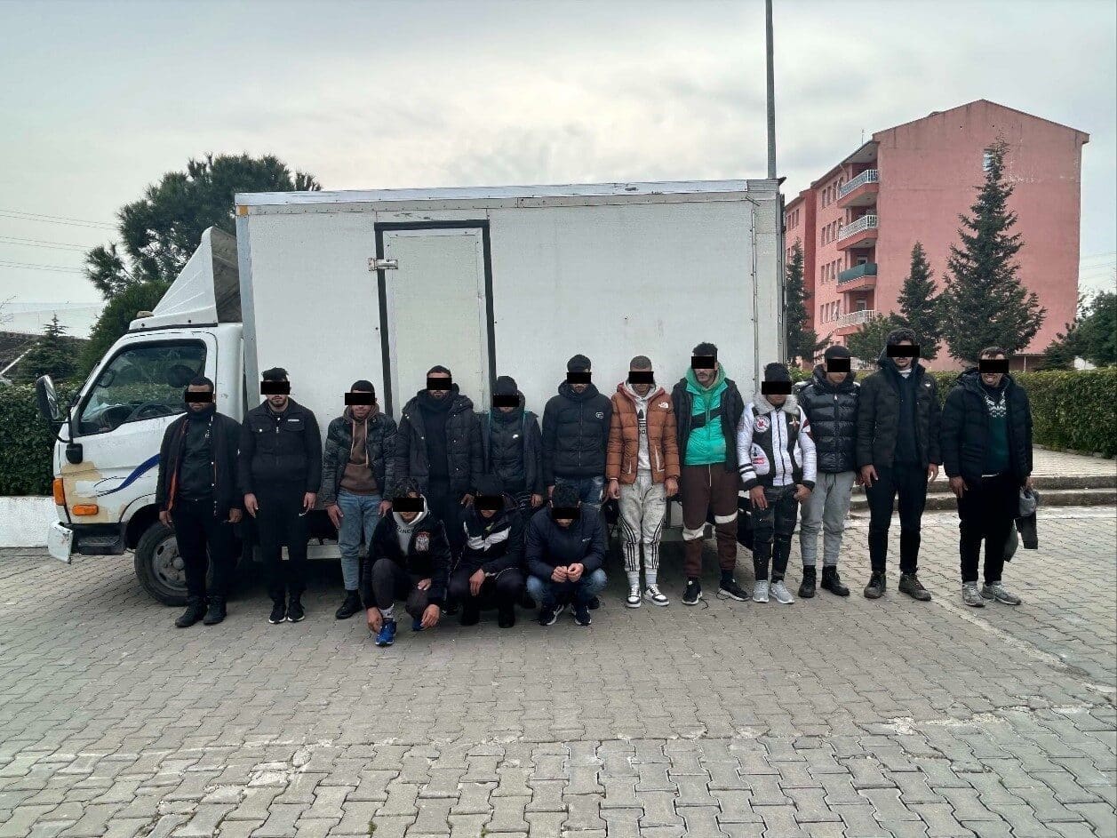 Kırklareli'de jandarma, 11-17 Nisan tarihinde gerçekleştirdiği operasyonla 75 kaçak göçmeni