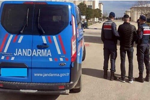 Kırklareli İl Jandarma Komutanlığı, çeşitli suçlardan aranması olan 45 şüpheliyi