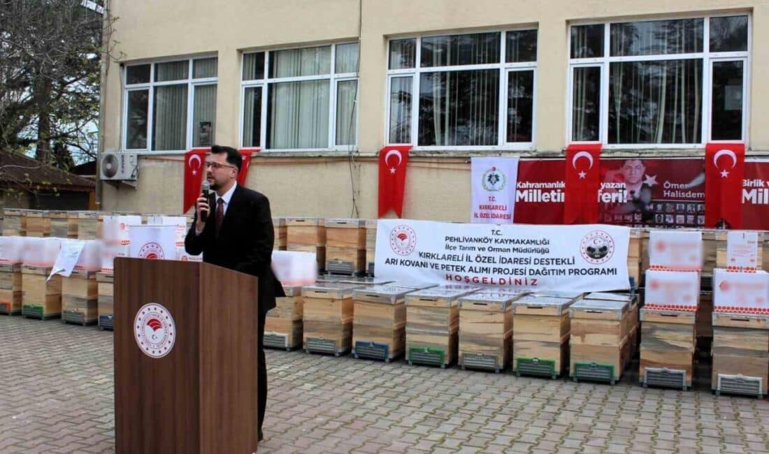 Kırklareli’nde 57 Arıcıya 138 Kovan ve Petek Dağıtımı Yapıldı Kırklareli'nin Pehlivanköy ilçesinde 57 arıcıya "Arıcılık Projesi" kapsamında 138 kova