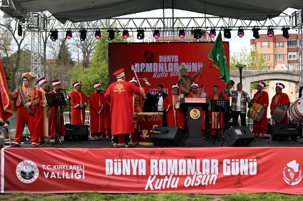 Kırklareli Valiliği ve belediyesi, Dünya Roman Günü kapsamında Millet Bahçesi'nde