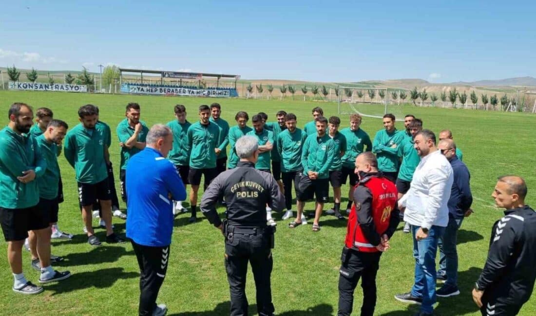 Kırşehirspor’a Moral Ziyareti: Emniyet Müdürü Sporculara Tatlı İkramında Bulundu Kırşehir İl Emniyet Müdürlüğü, Kırşehirspor'u ziyaret ederek futbolcular ve yönetimle