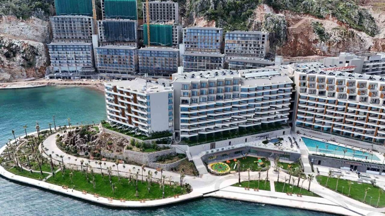 Kızılbük Thermal Wellness Resort, Mahmut Sefa Çelik'in önderliğinde Marmaris'e yıl