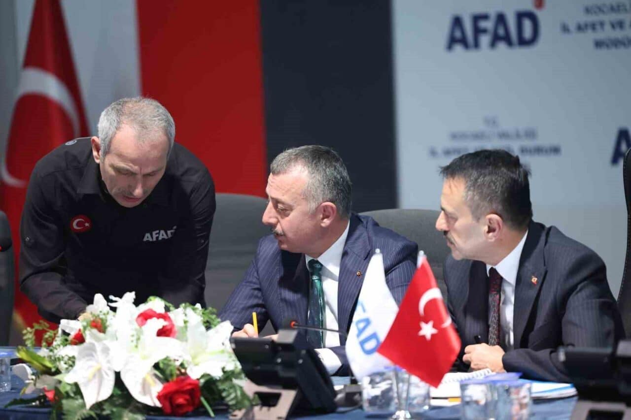 Marmara Denizi'nde meydana gelen 6,2 büyüklüğündeki deprem sonrası Kocaeli'de kriz