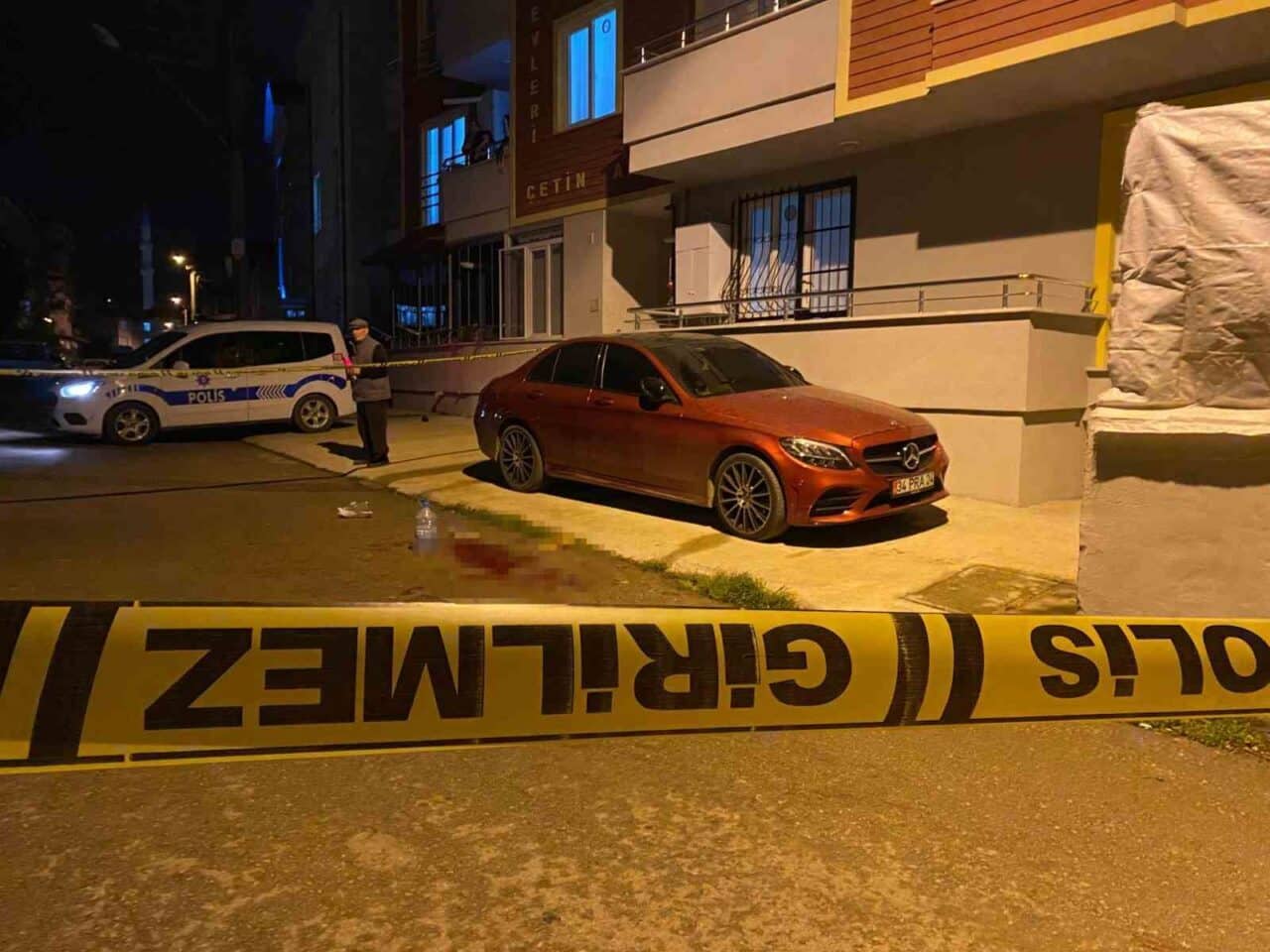 Kocaeli’nin Derince ilçesinde Kadir Ç. (28), Sırrıpaşa Mahallesi'nde tartıştığı kişiler