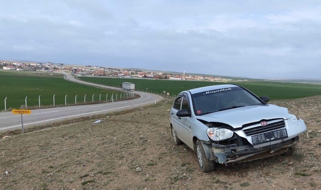 Kulu’da yoldan çıkan otomobilin yolcusunun durumu ağır, sürücü sağ kalarak hastaneye sevk edildi. Konya'nın Kulu ilçesinde H.A. (42) yönetimindeki otomobil yoldan çıkarak ağaçlı