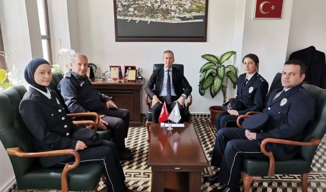 Köyceğiz’de Emniyet Müdürlüğü, Kaymakam Mustafa Maslak’ı 10 Nisan Polis Haftası dolayısıyla ziyaret etti. Köyceğiz Kaymakamı Mustafa Maslak, 10 Nisan Polis Haftası dolayısıyla İlçe