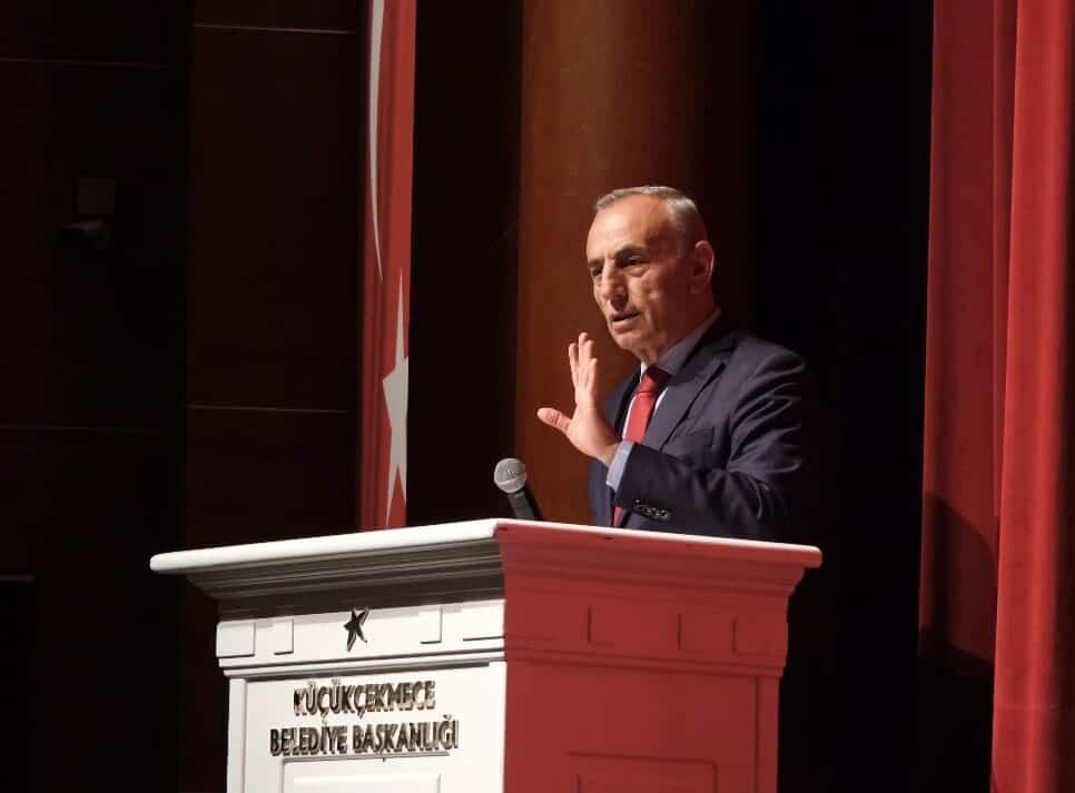 Küçükçekmece Belediye Başkanı Kemal Çebi, Gündüz Çocuk Bakımevleri'nin 23 Nisan